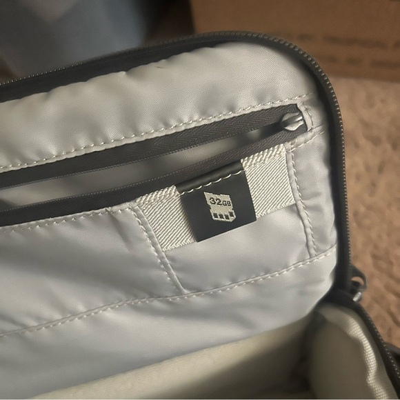 LowePro Camera Bag - Picture 4 of 5